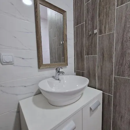 N&m Appartement Pirot